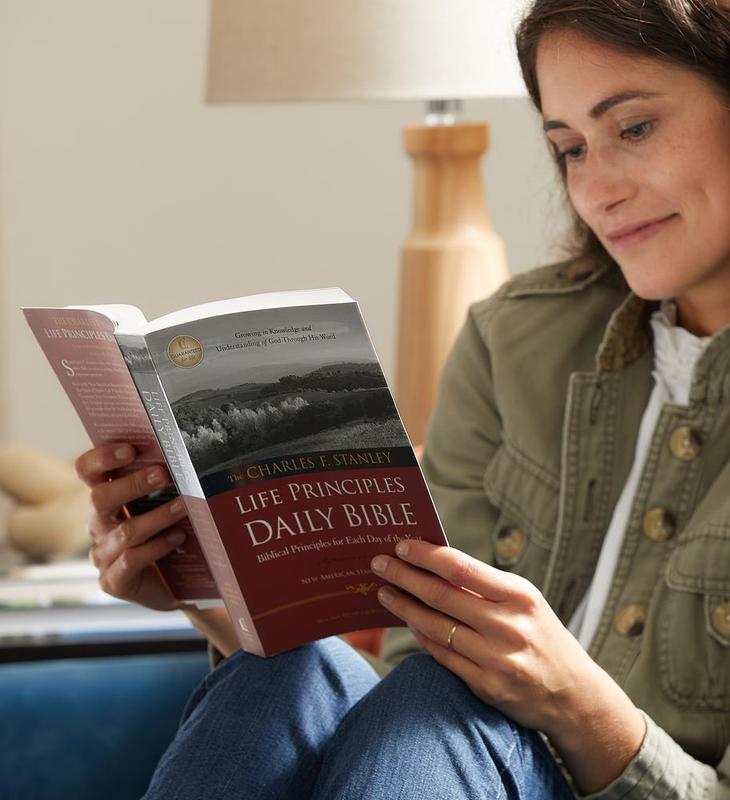 DetoxViva Life Principles Daily Bible — NASB Edition
